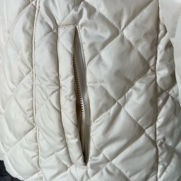 White Quilted Puffer Jacket with Hood and Stand-Up Collar - Picture 6 of 9
